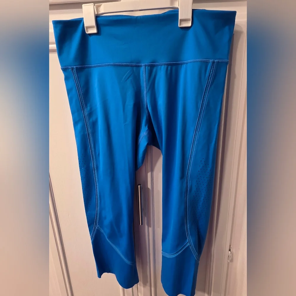 Under Armour Women's Vibrant Blue Capri Exercise Pants ~ Size XL - Picture 2 of 9